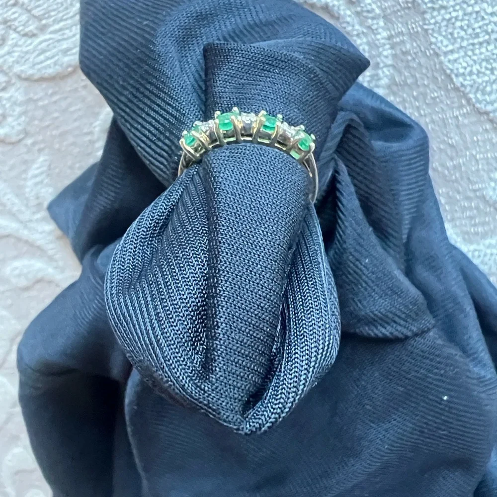 14K yellow gold ring with emeralds and diamonds. - Picture 14 of 16